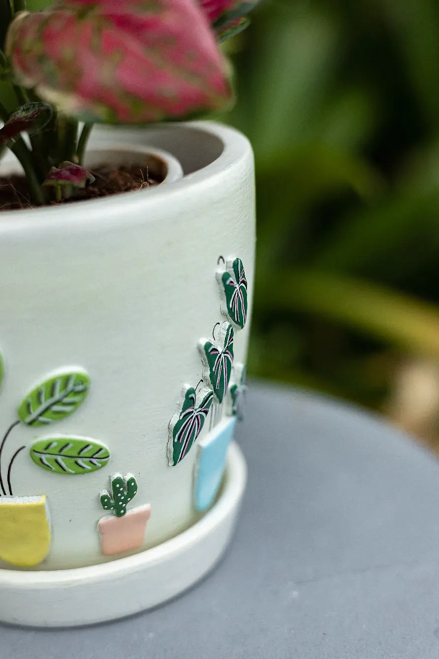 3D Embossed Planter off white 4.5 Inches Miniature Succulent Pots Gifts For Office Desk