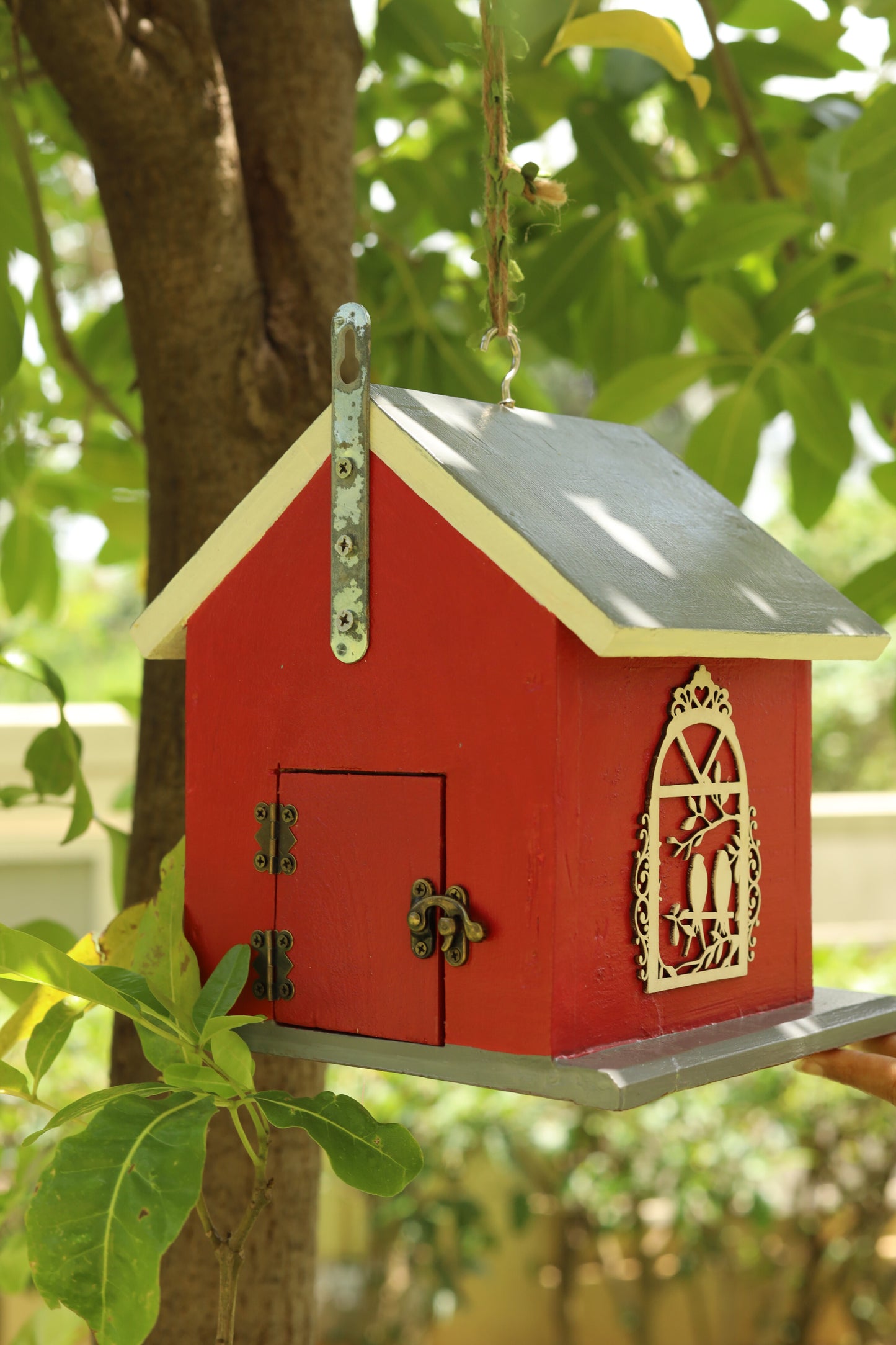 Red Birdie Birdhouse Bird Feeder for Garden Outdoor Planters Layout
