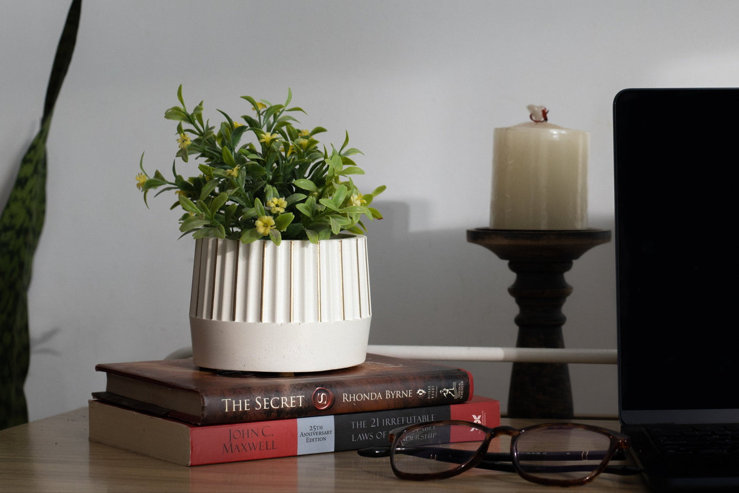 Ridge Planter White Minimalist Handmade Home Décor Accents