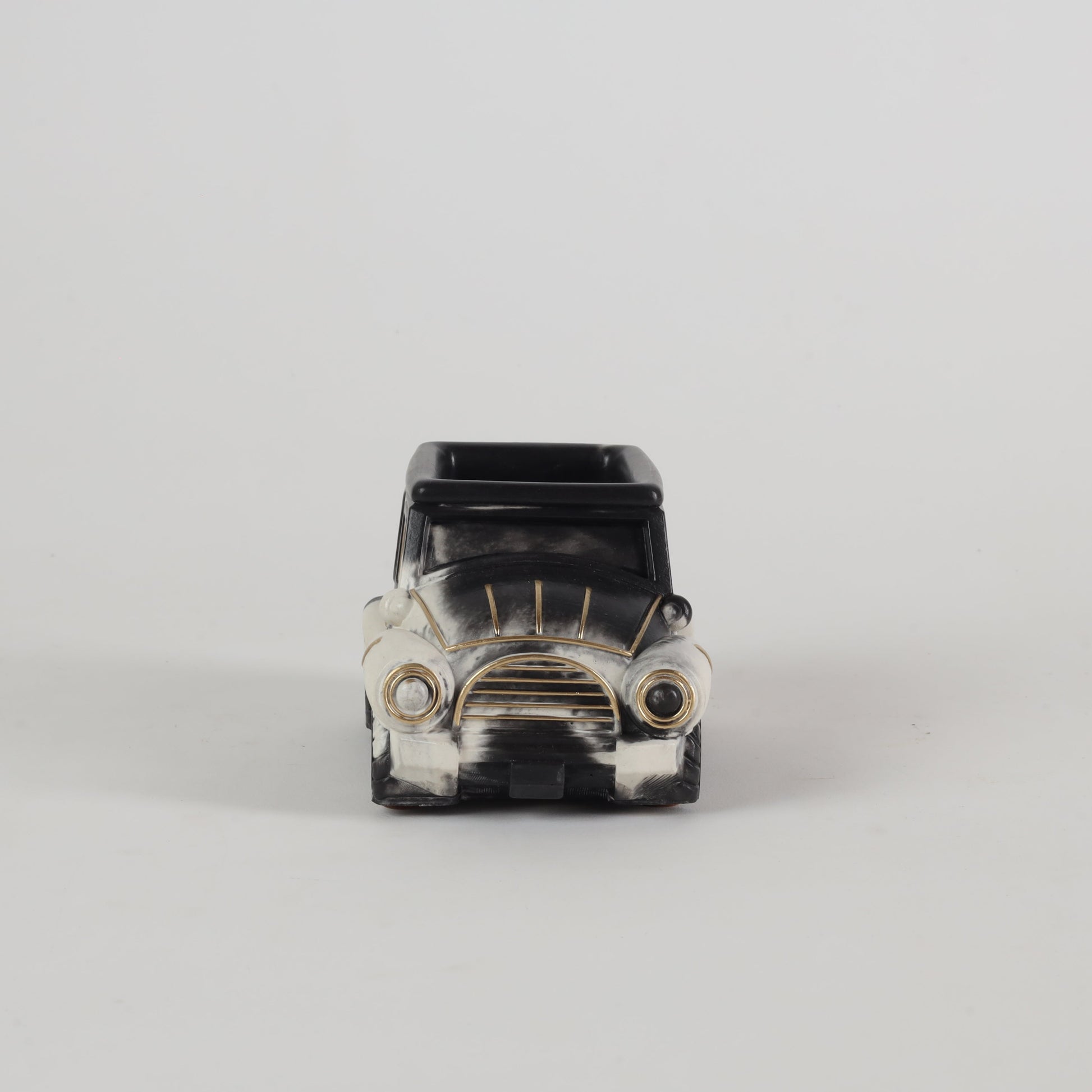 Vintage Car Planter Organizer Dual Tone Balcony Décor Desktop Accents