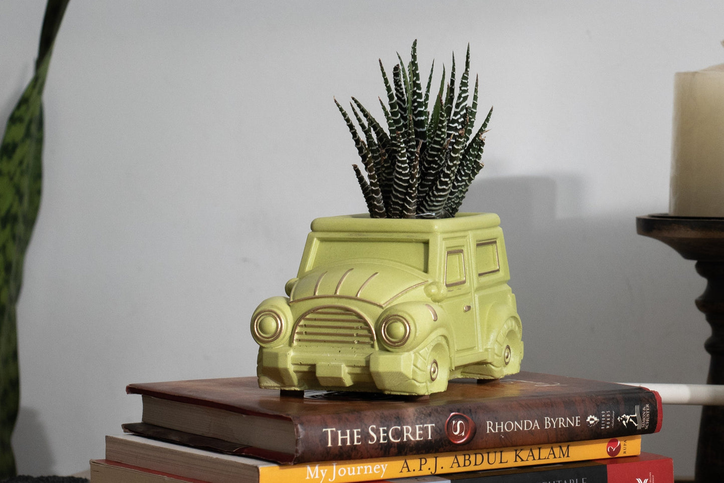 Vintage Car Planter Organizer Green Botanical Theme Premium Home Décor